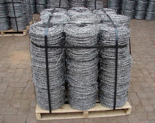 ASTM 6 8 9 10 12 14 18 20 Горяче погруженная оцинкованная колючая проволока с длиной колючей проволоки и требованиями заказчика от железной проволоки