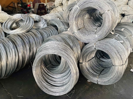 Стандарт GB Q195 Q235 SAE1006 SAE1008 Оцинкованная стальная проволока для строительства 1-50 мм