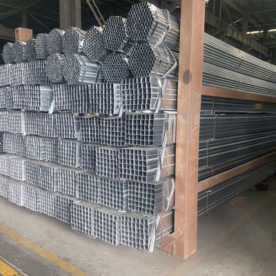 ASTM A106 A36 A53 Оцинкованные стальные трубы Углеродные стальные трубы оцинкованные круглые леса трубы Толерантность ± 1% Масляные или немасляные Немасляные