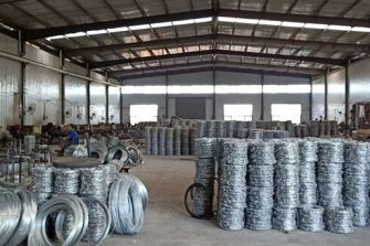 Оцинкованная покрытая нержавеющая сталь колючая проволока с требованием заказчика длина колючей проволоки и доступные образцы