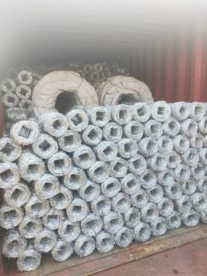 Ограждение с однолистным лезвием и антискальпинистским ограждением