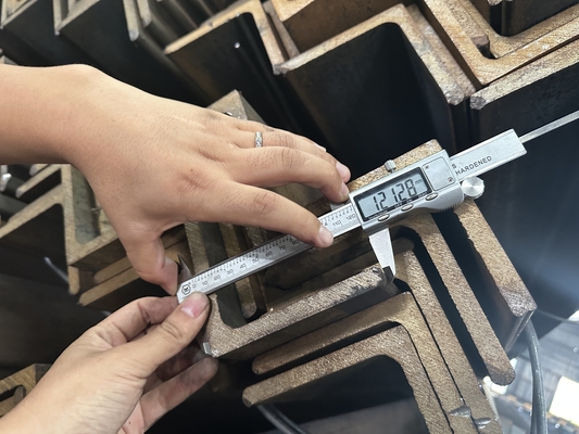 ASTM Standard Processing Drilling Equal Angle Steel Bar для S235JR-S335JR серии 3-24 мм толщина