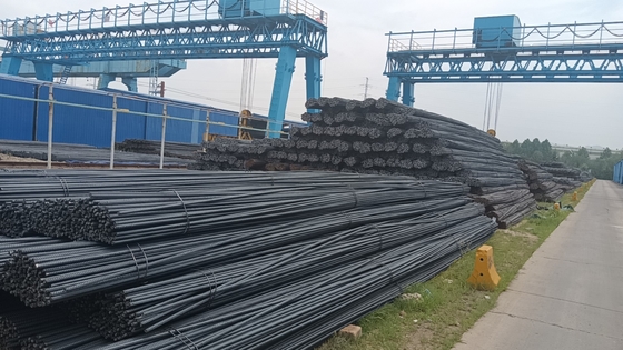 Прямые прутки HRB400/500 ASTM A615 BS4449 Углеродистые стальные прутки для коммерческих зданий с высоким уровнем