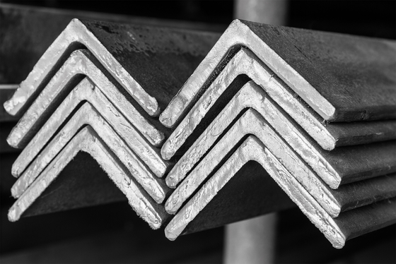 Высокая прочность AISI Steel Angle Bar неравный Q235 Q235B для строительства в цвете RAL и стандарте AiSi