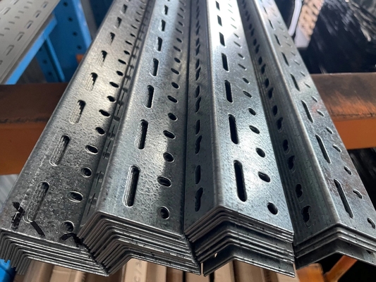 Высокая прочность AISI Steel Angle Bar неравный Q235 Q235B для строительства в цвете RAL и стандарте AiSi
